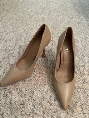 ZARA Nude Pointed Toe Stiletto Pumps excellent condition worn one time